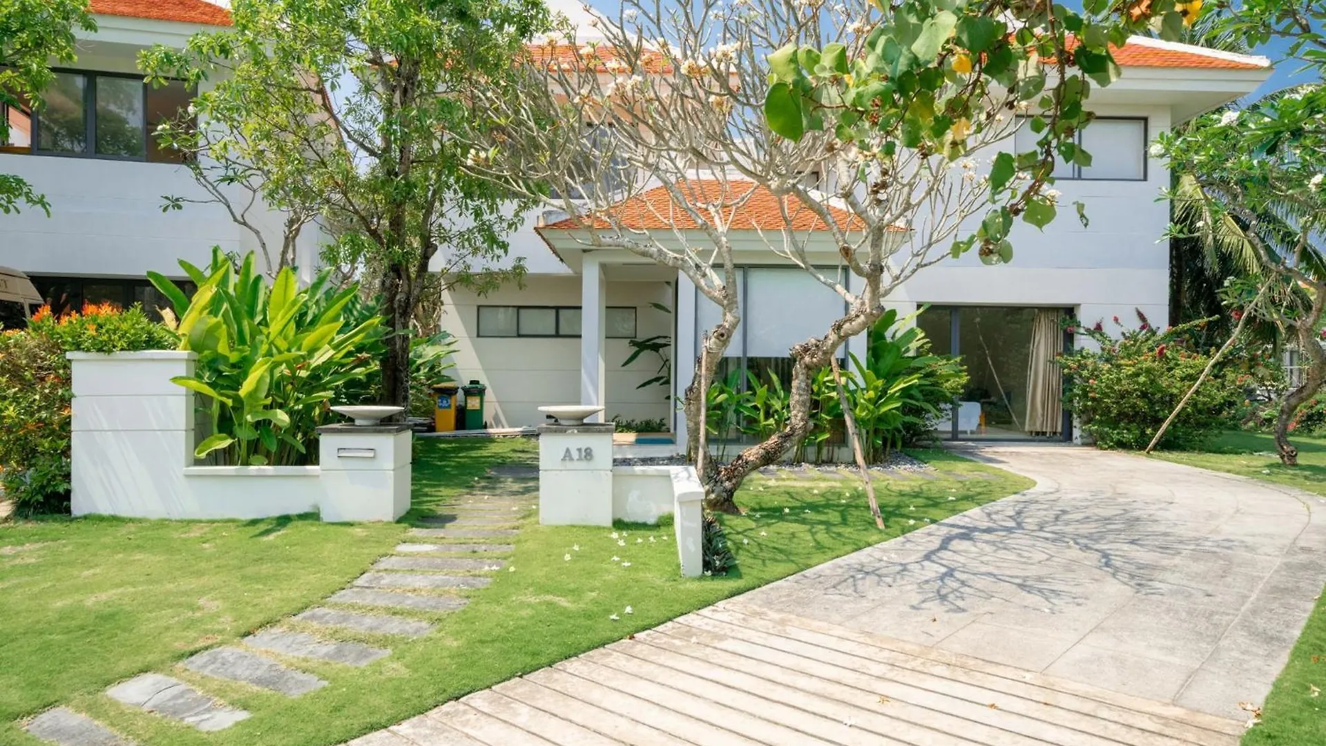 Sun Grow Ocean Luxury Villas & Resort Da Nang
