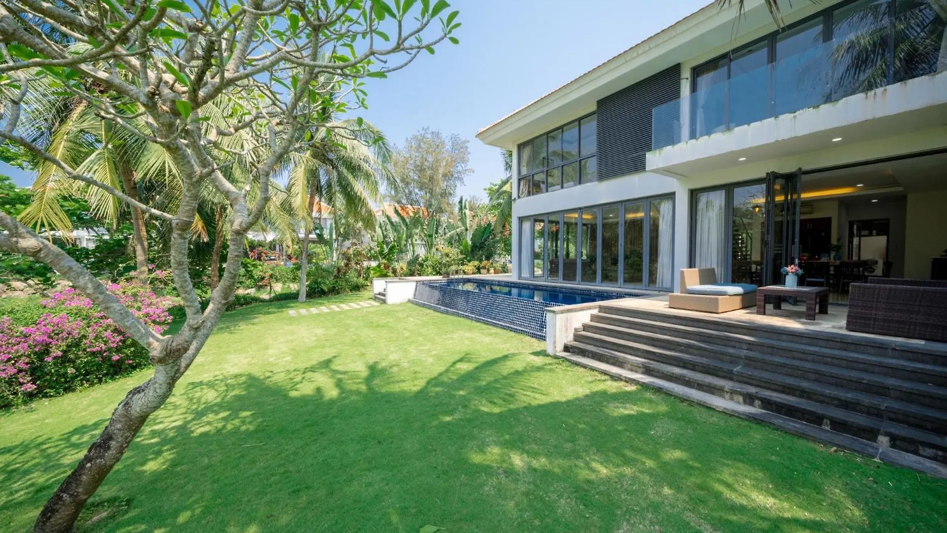 Sun Grow Ocean Luxury Villas & Resort Da Nang