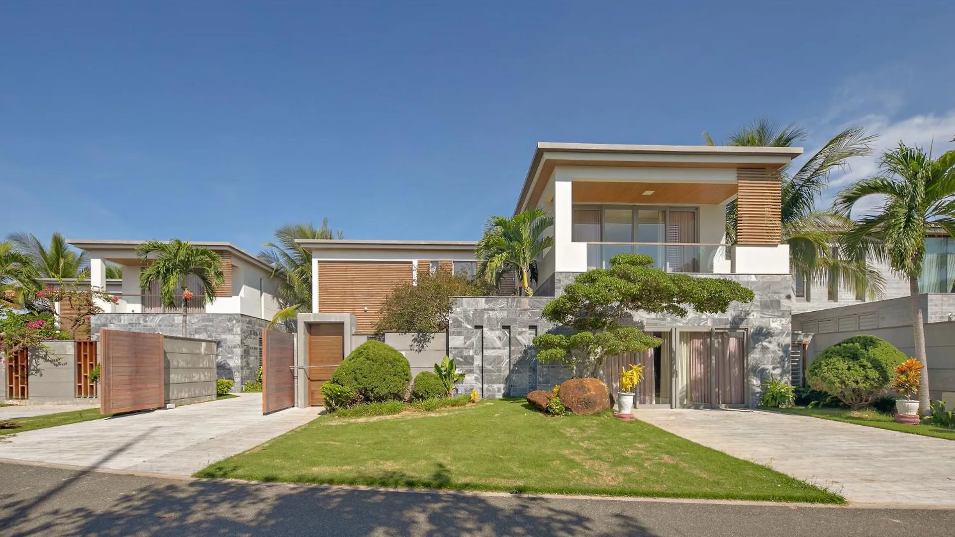 Sun Grow Ocean Luxury Villas & Resort Da Nang Vietnam