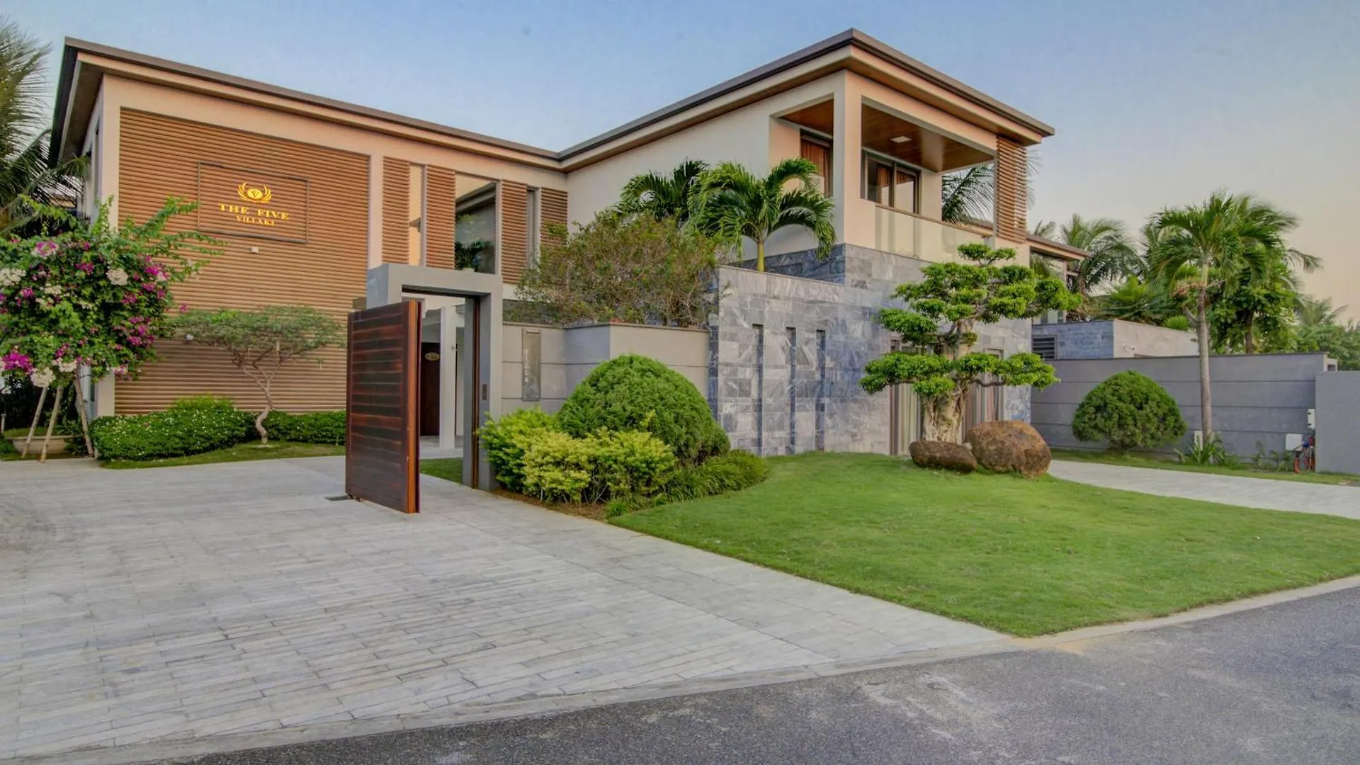 Sun Grow Ocean Luxury Villas & Resort ダナン市