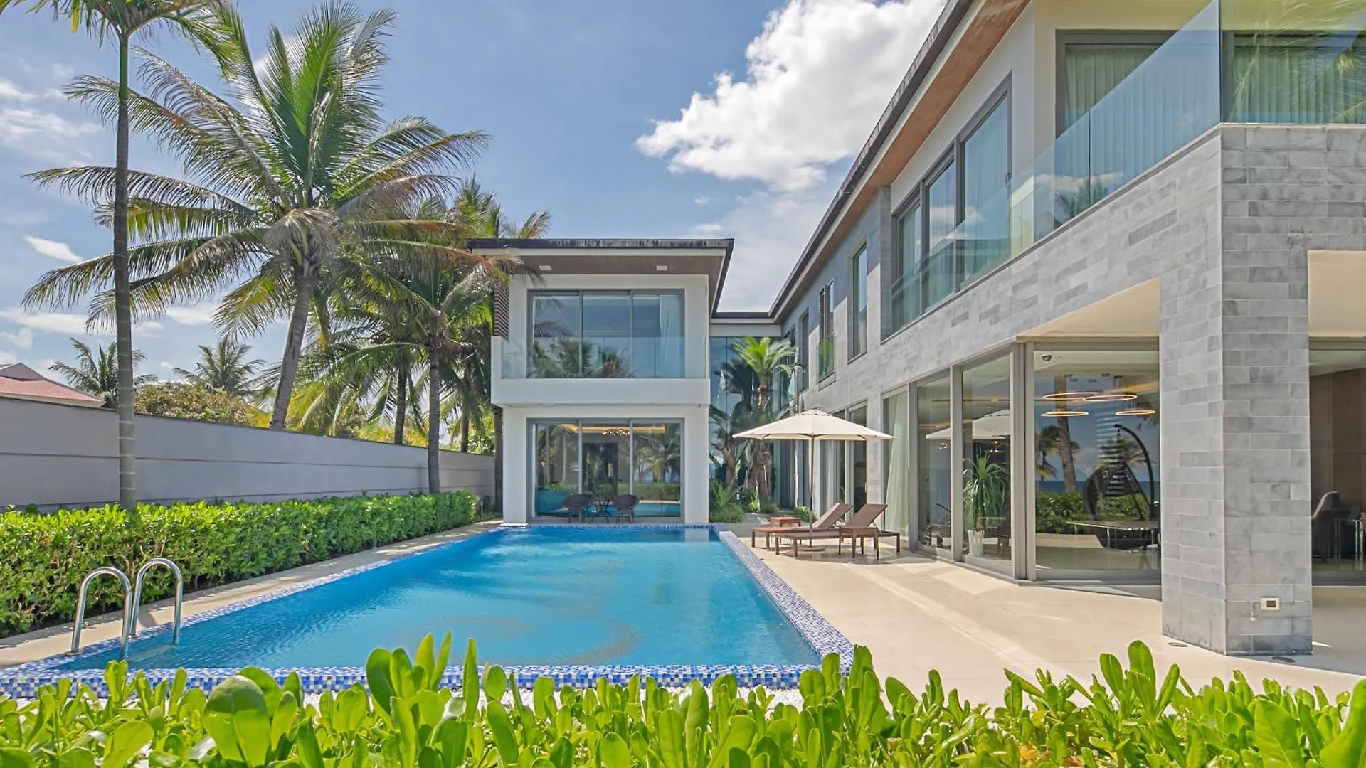 Sun Grow Ocean Luxury Villas & Resort ダナン市